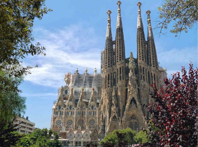 SchoeneAussichtenTouristik-Barcelona-sagrada-familia-552084_pixabay