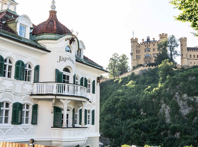 011_Schoene-Aussichten-Touristik-ameron-neuschwanstein-alpsee-resort-spa-alpenrose-aussenansicht-jaegerhaus-hohenschwangau_1e100e9452