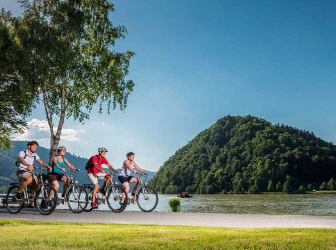 0016_00000038485_Am-Donauradweg-bei-Schloegen_WGD-Donau-Oberoesterreich-Tourismus-GmbH_Ralf-Hochhauser