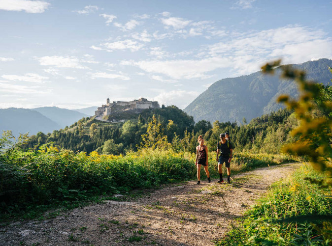 0017_00000097424_Burgherrenrunde-Landskron_Region-Villach-Tourismus-GmbH_Martin-Hofmann