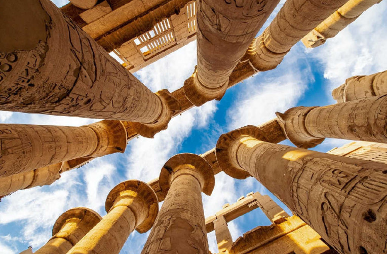 columns-8082011_1280