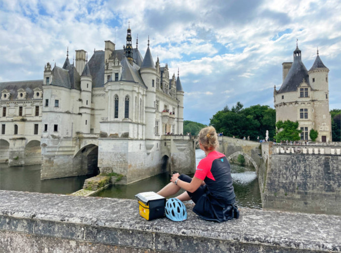 0034_eurobike_radreisen_schloesser_loire_schloss_chenonceau_radler_blick