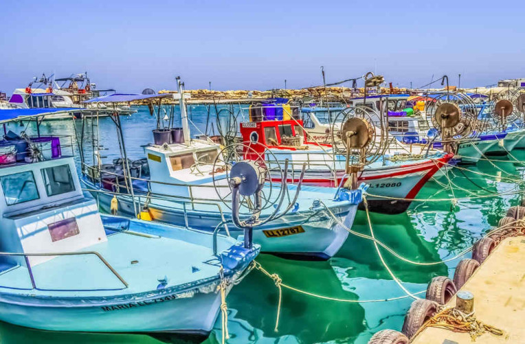 0015_SchoeneAussichtenTouristik-Zypern-pixabay-fishing-boat-2517417_1280