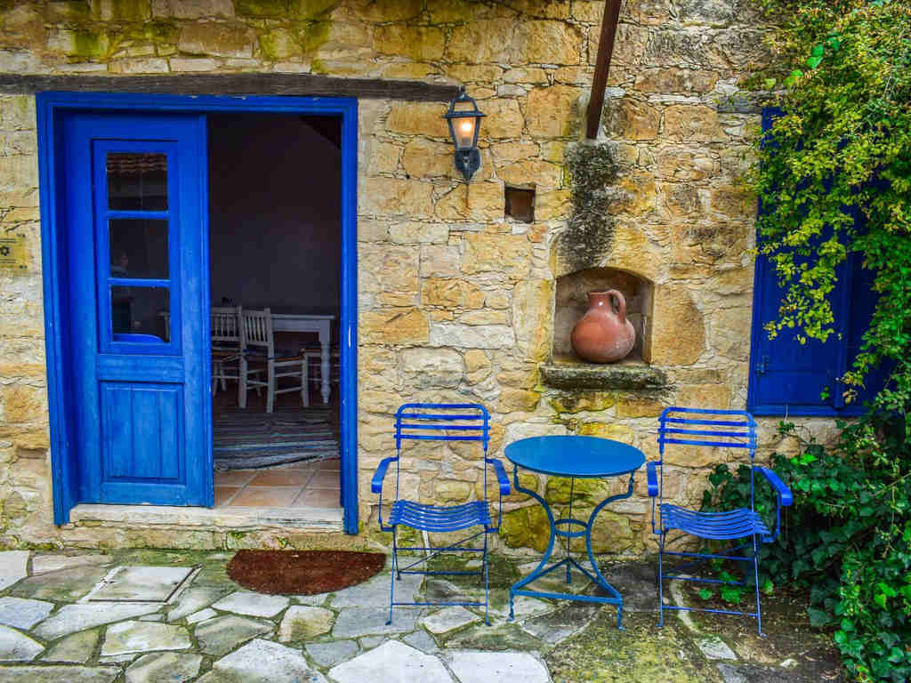 0014 SchoeneAussichtenTouristik Zypern pixabay house 3981887 1280