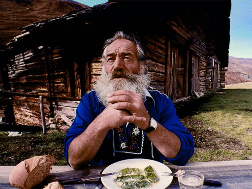 Bauer mit Capuns - Schöne Aussichten Touristik